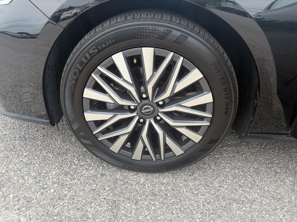 Used 2025 Super Black Nissan 2.5 SV image 26