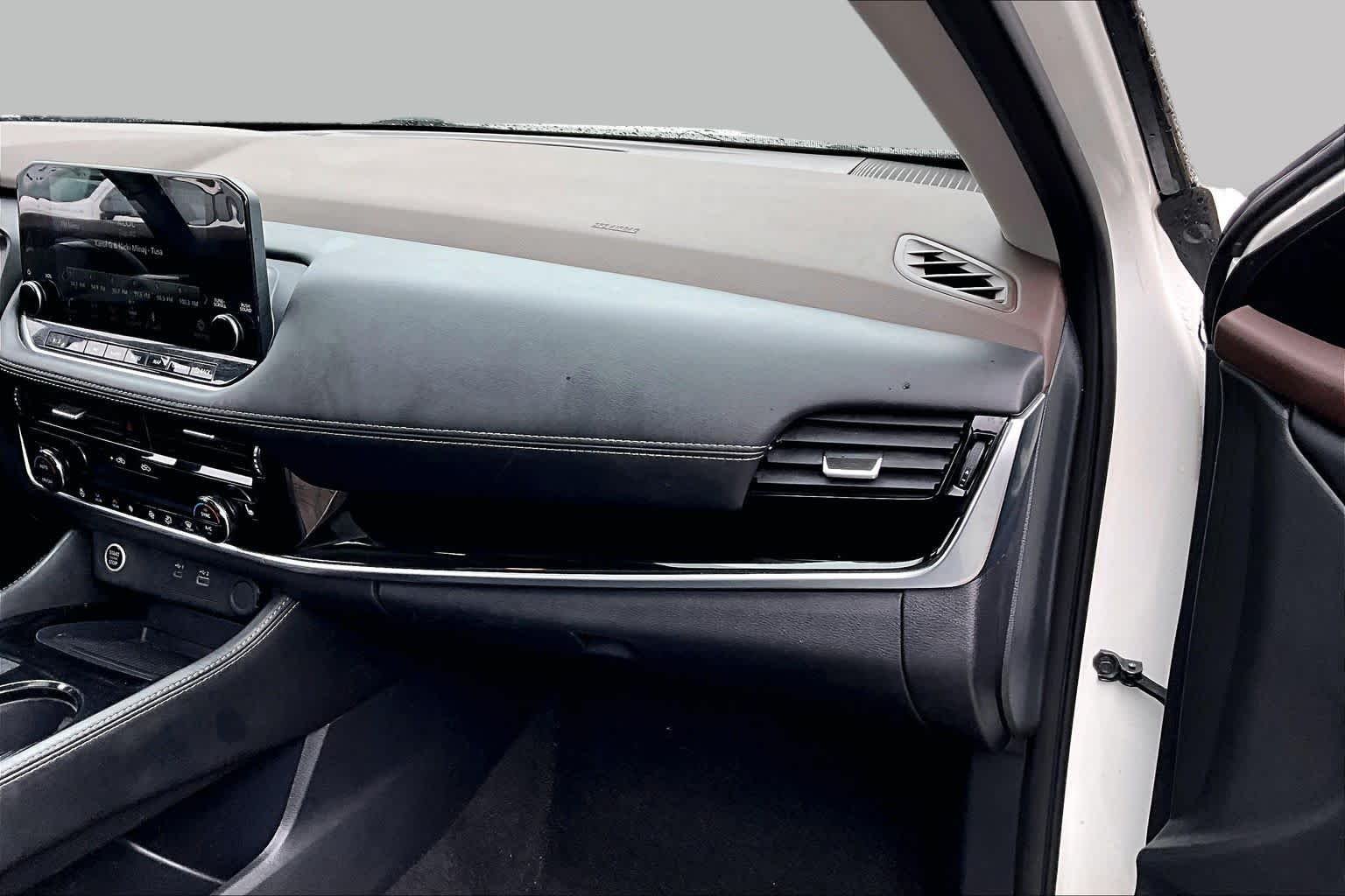 Used 2023 Pearl White Tricoat Nissan SL image 17