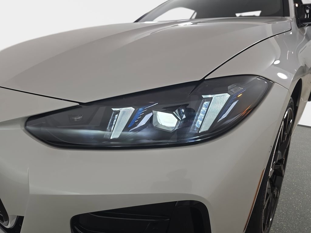 New 2027 Mineral White Metallic BMW M440i xDrive image 31