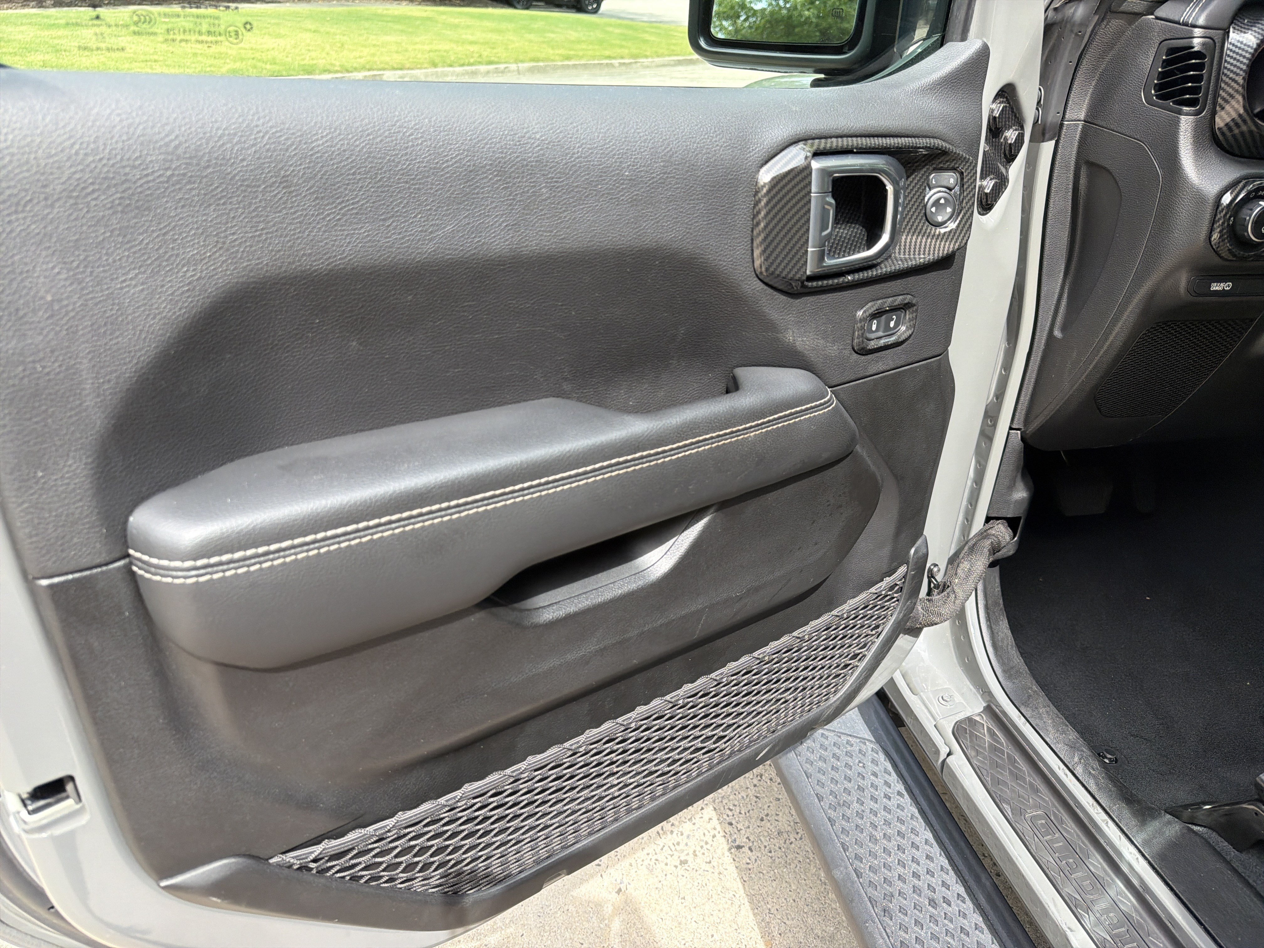 Used 2022 Sting-Gray Clearcoat Jeep Overland image 10