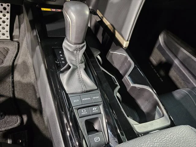 Certified Used 2025 WIND CHILL PEARL Toyota  image 32
