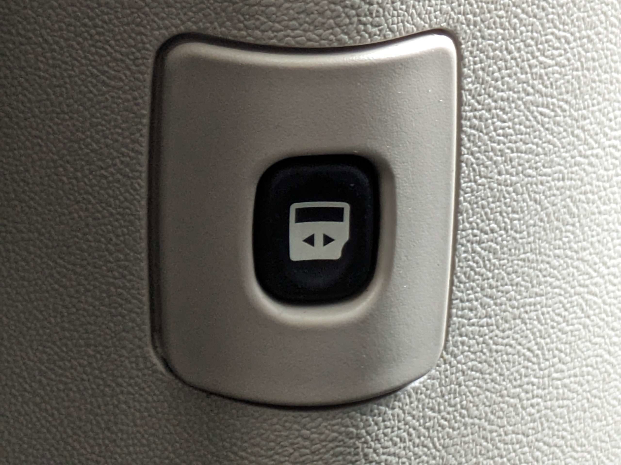 Used 2014 Silver Chrysler Touring image 21