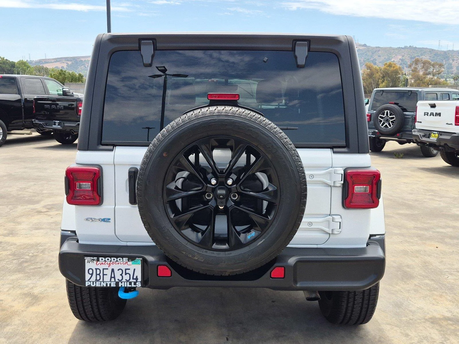 Used 2022 Bright White Clearcoat Jeep Unlimited Sahara image 5