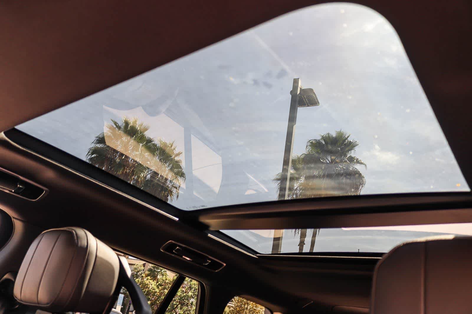 New 2026 Santorini Black Land Rover SE image 18