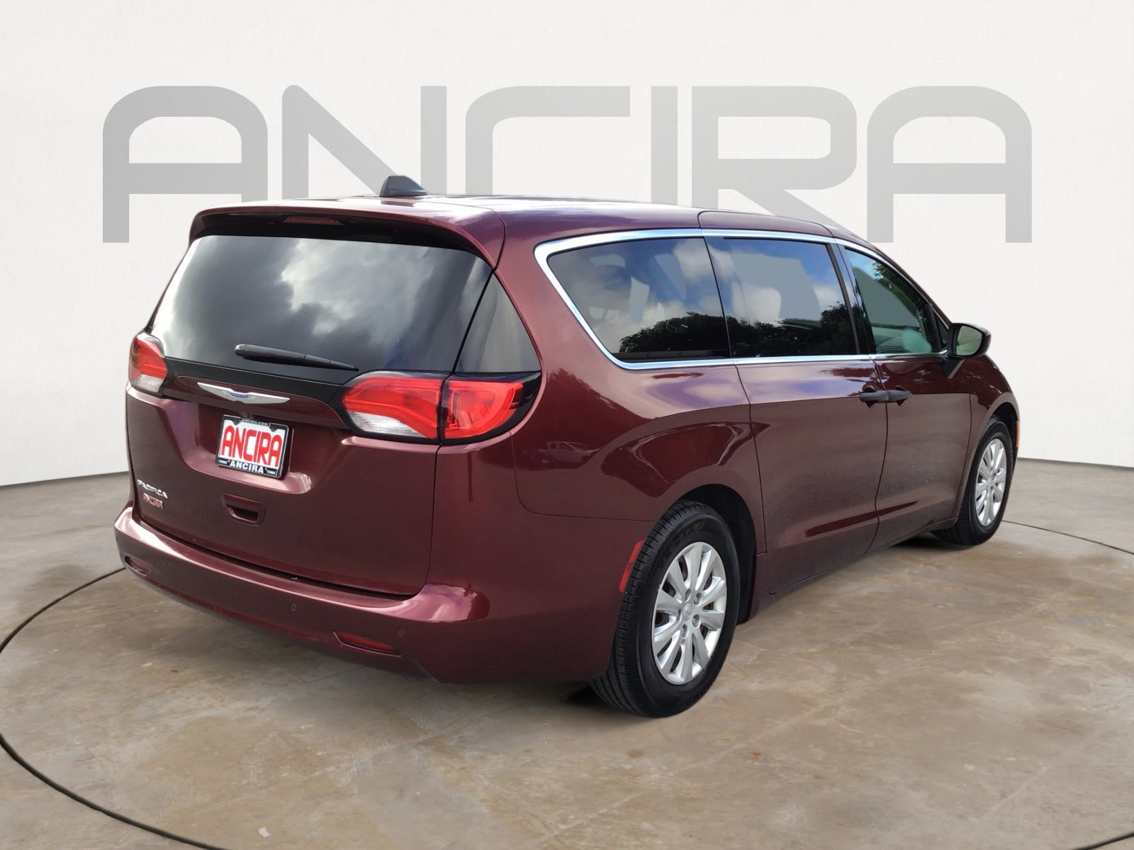 Used 2018 Velvet Red Pearlcoat Chrysler L image 12