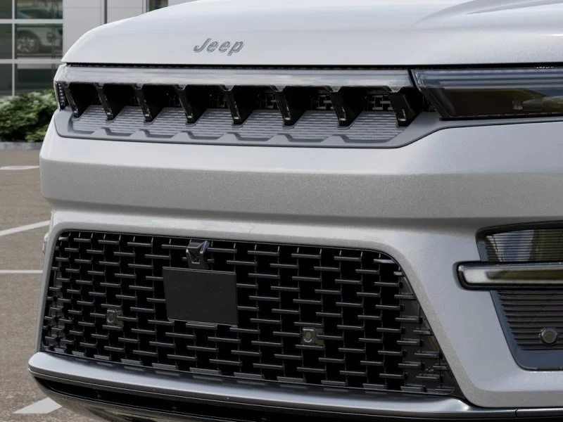 New 2026 Silver-Zynith Exterior Paint Jeep Limited Reserve image 12