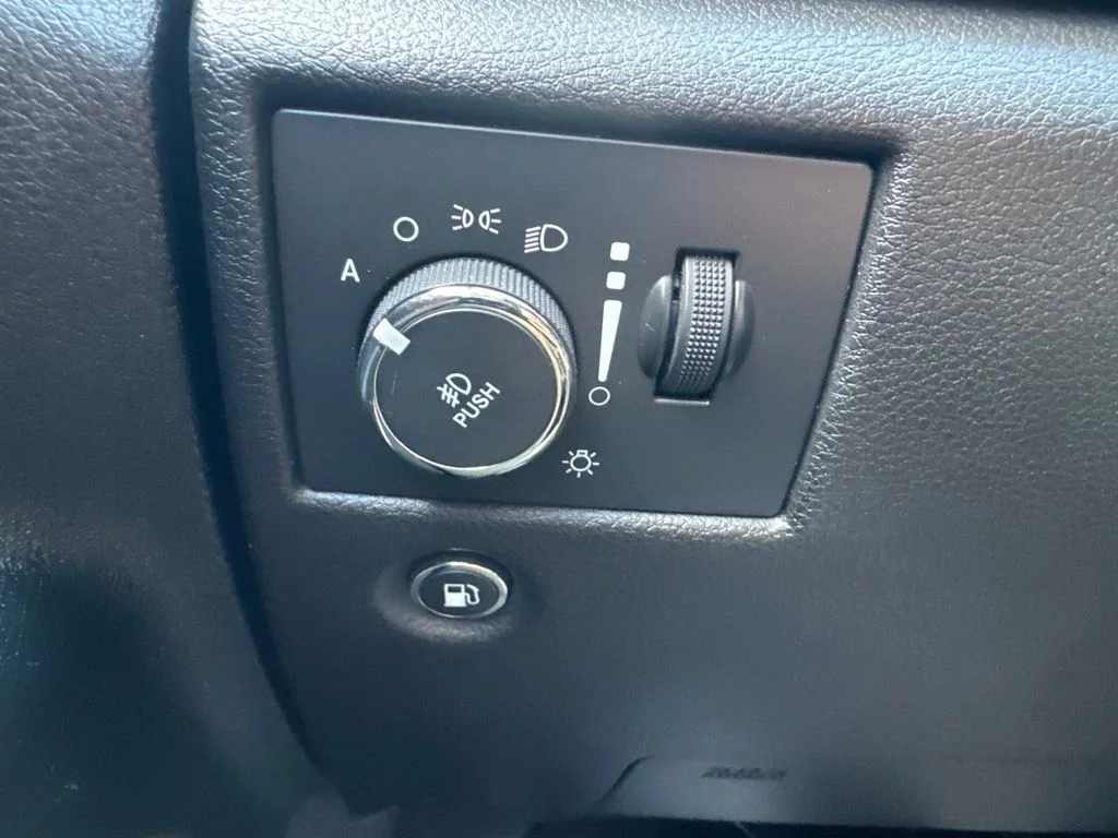 Used 2014 Beige Jeep Summit image 26