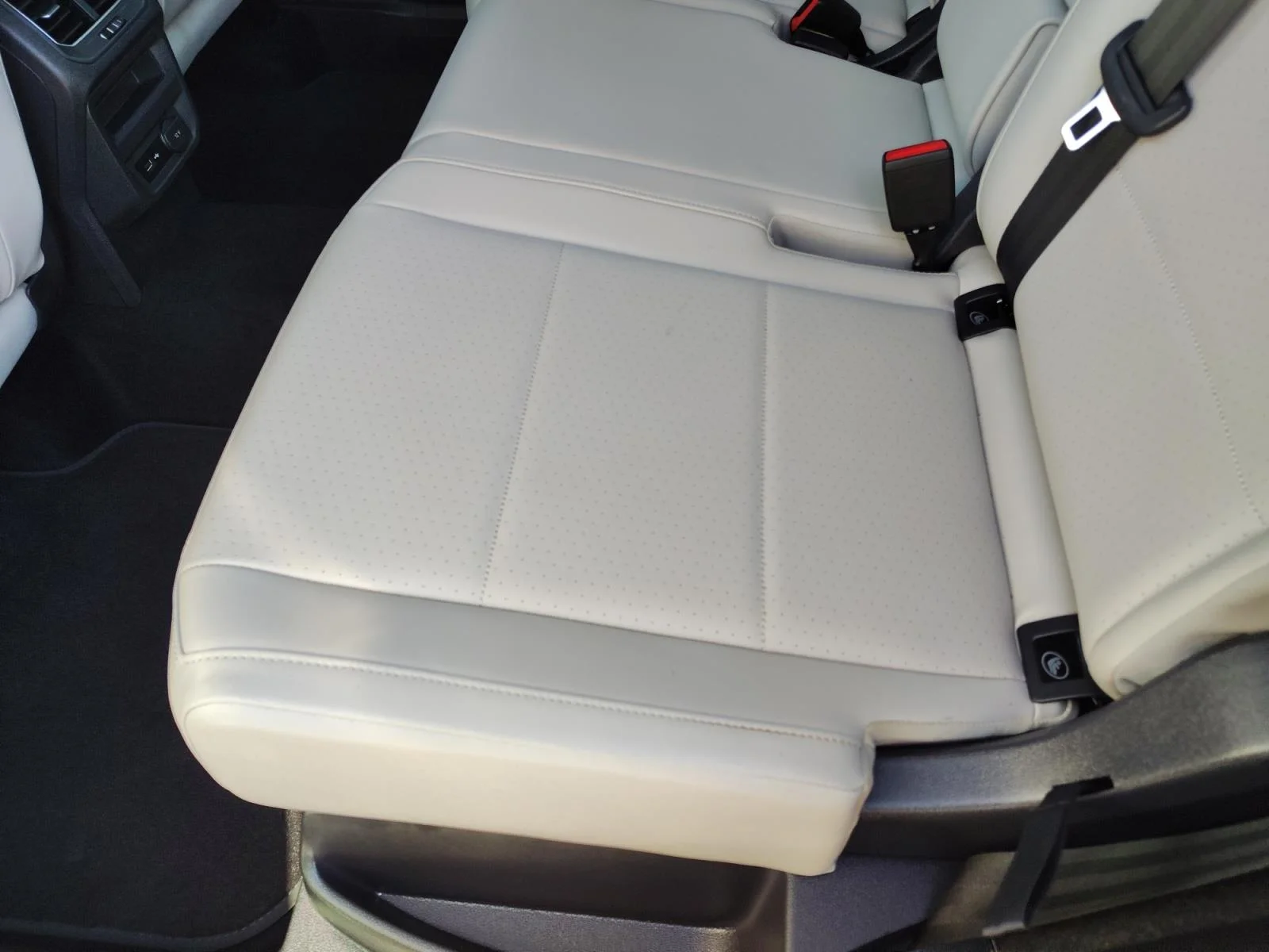 Used 2018 Pure White White Volkswagen  image 10
