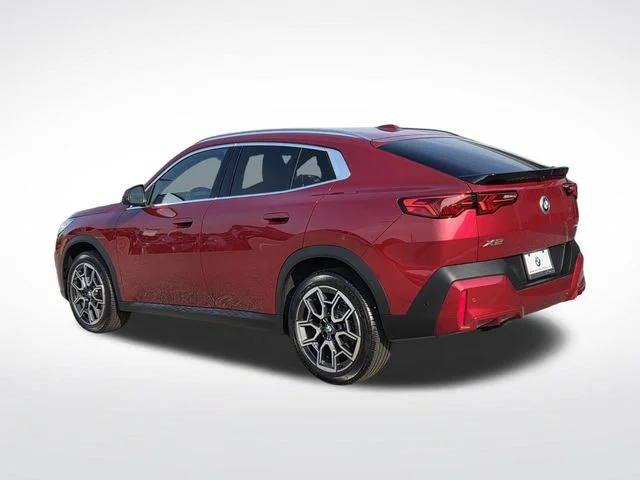 Used 2025 Red BMW xDrive28i image 3