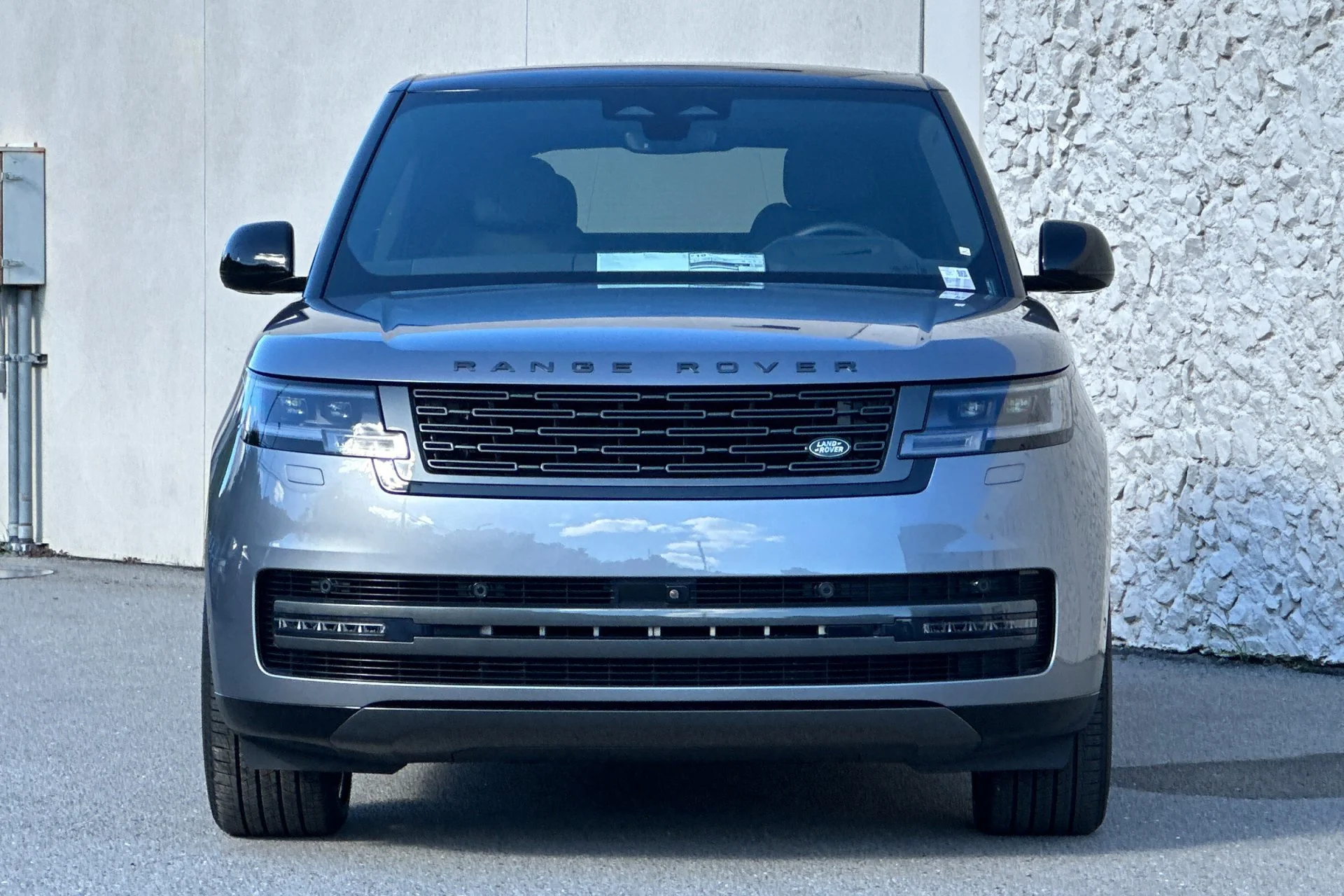 Used 2025 Eiger Grey Metallic Land Rover P530 SE image 10
