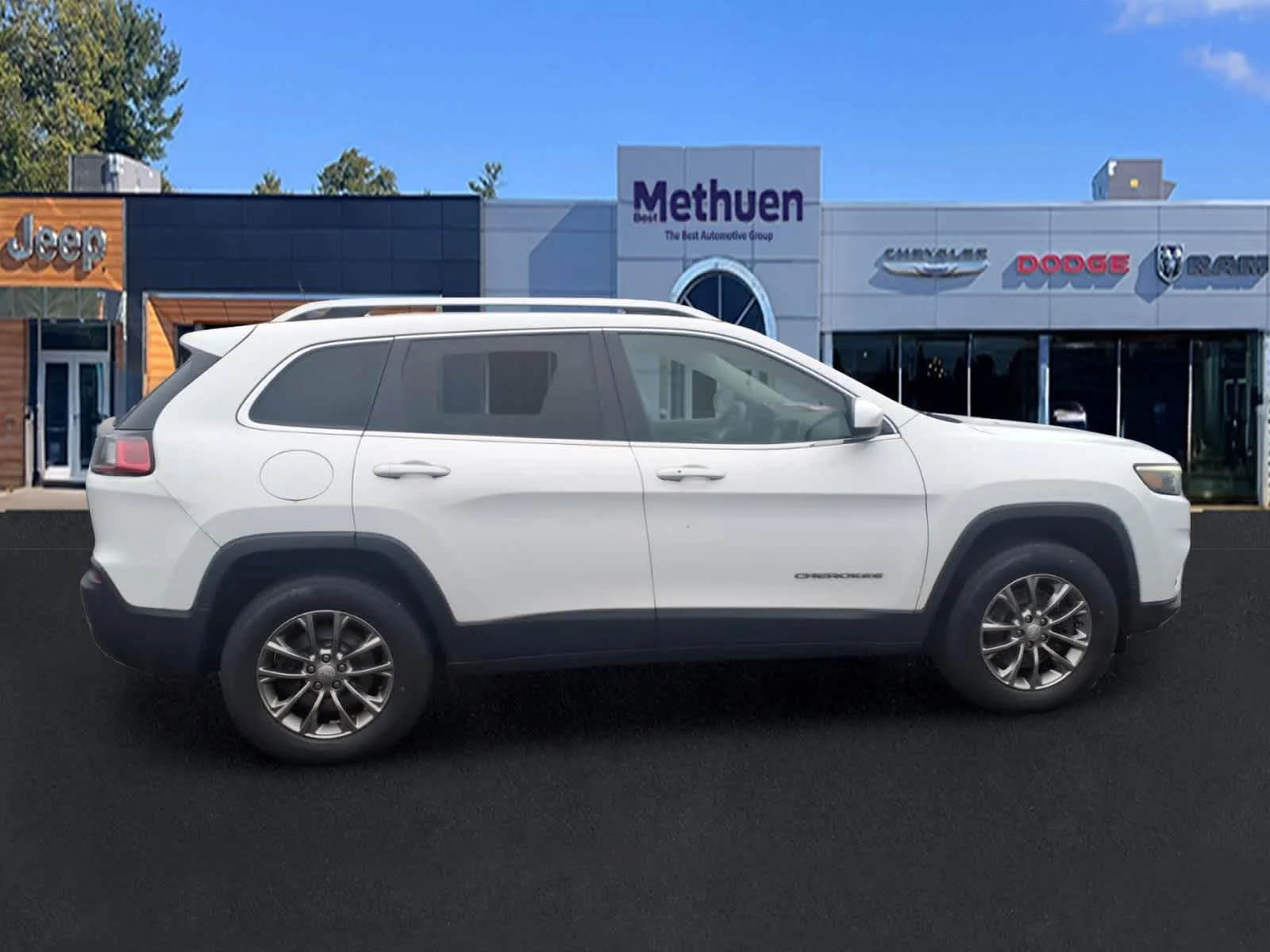 Used 2019 Bright White Clearcoat Jeep Latitude Plus image 2