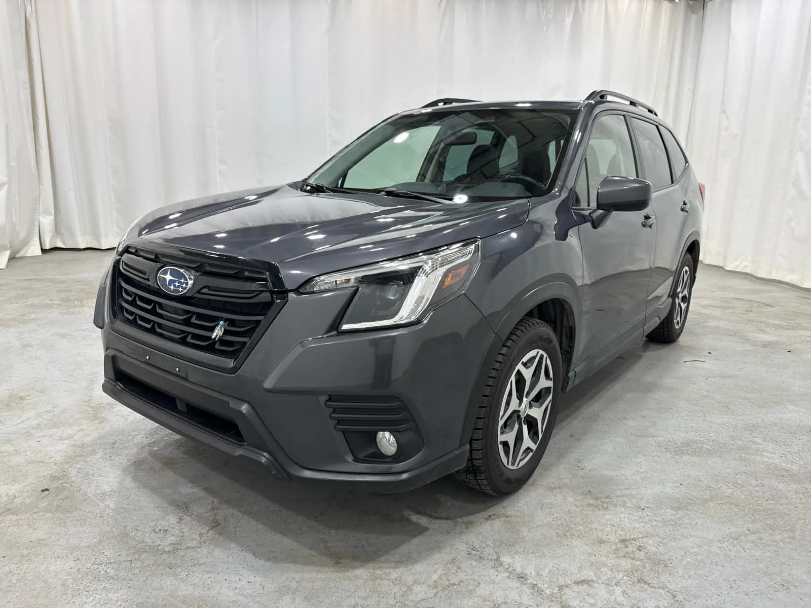 Used 2023  Subaru Premium image 1