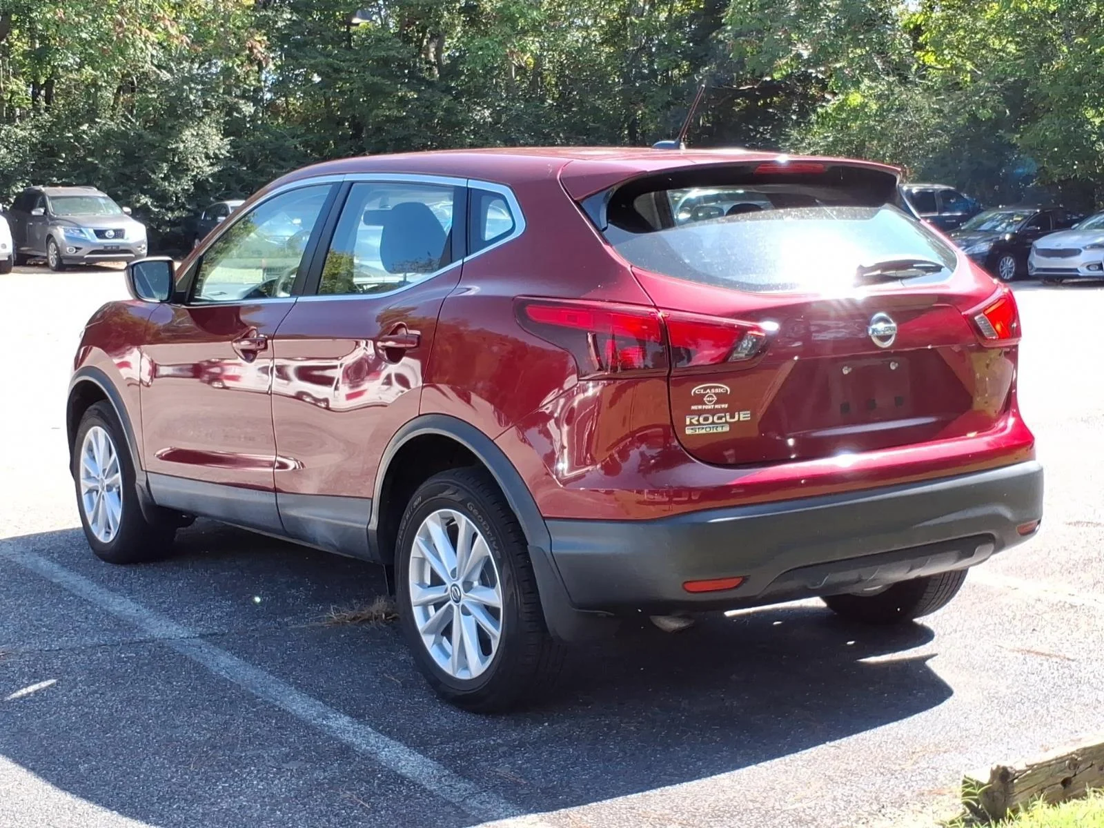 Used 2019 Scarlet Ember Tintcoat Nissan S image 4