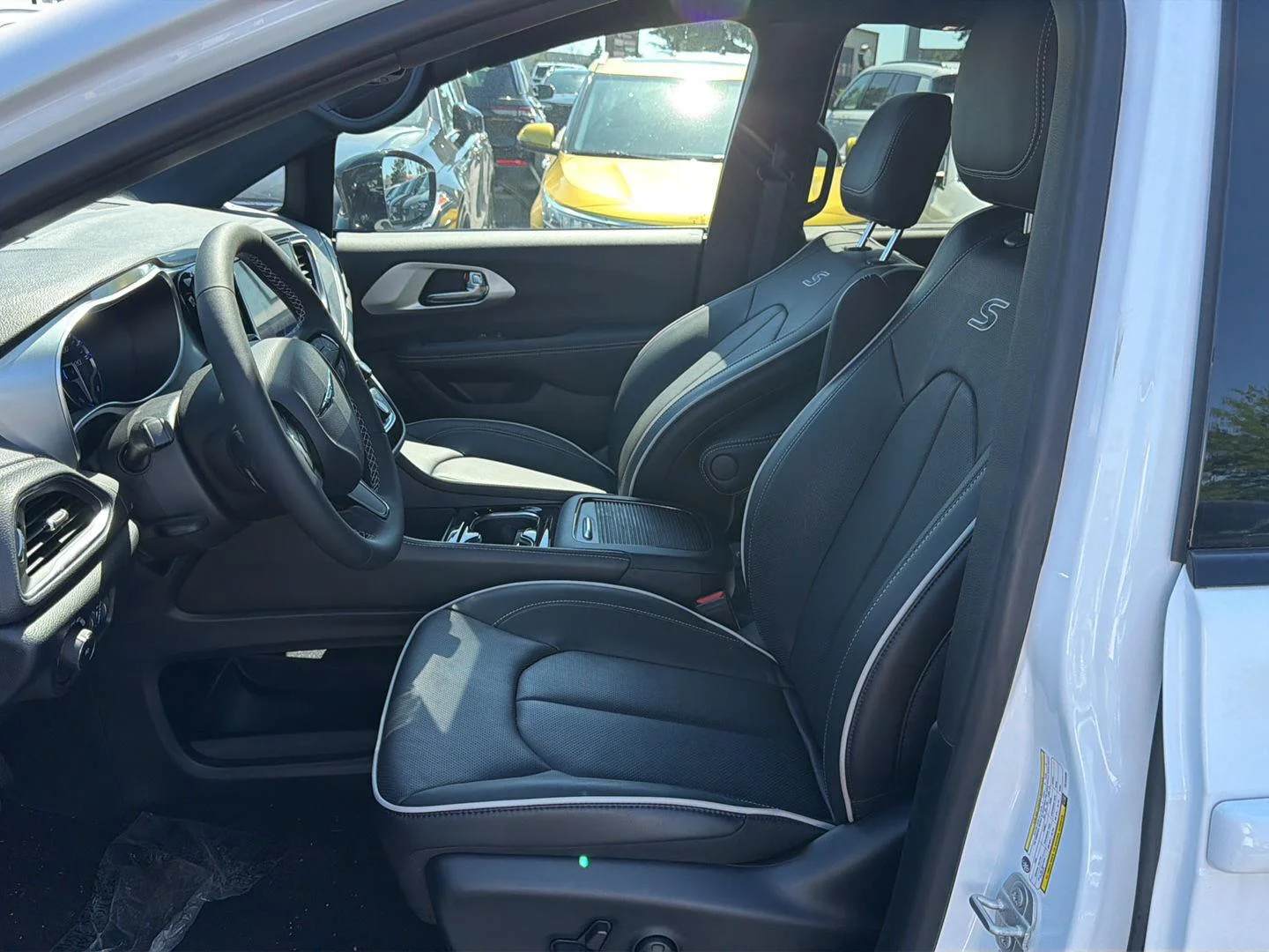 2026 Chrysler Pacifica Limited - Photo 10