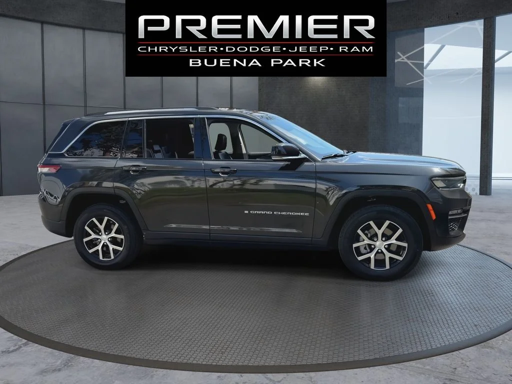 Used 2023 Brown Jeep Limited image 9