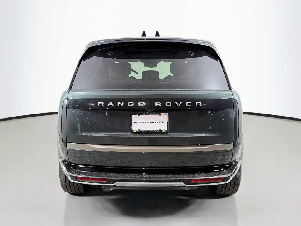 New 2027 Belgravia Green LAND ROVER  image 6