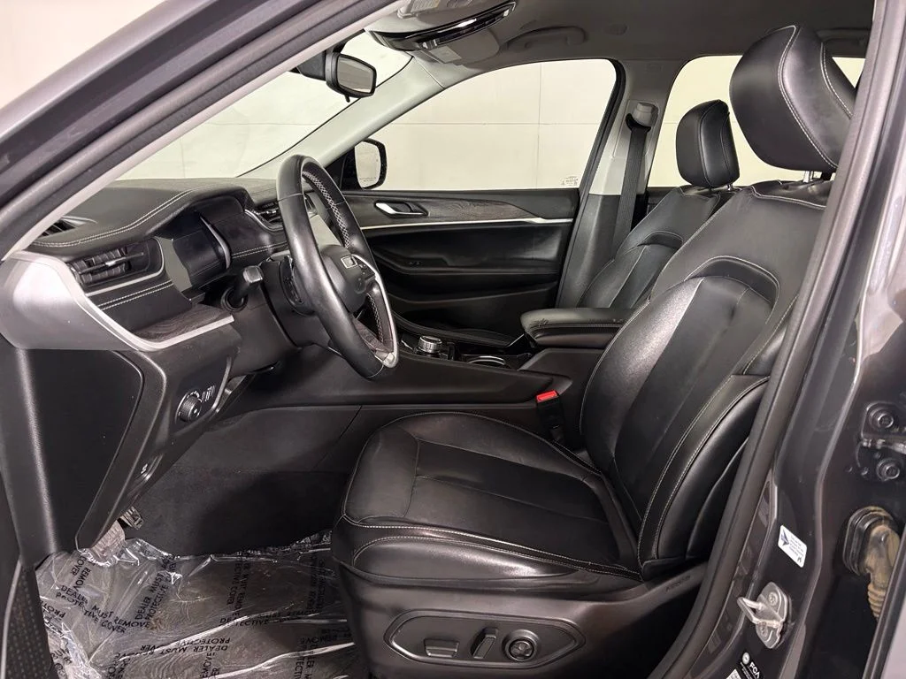 Used 2022 Gray Jeep Limited image 17