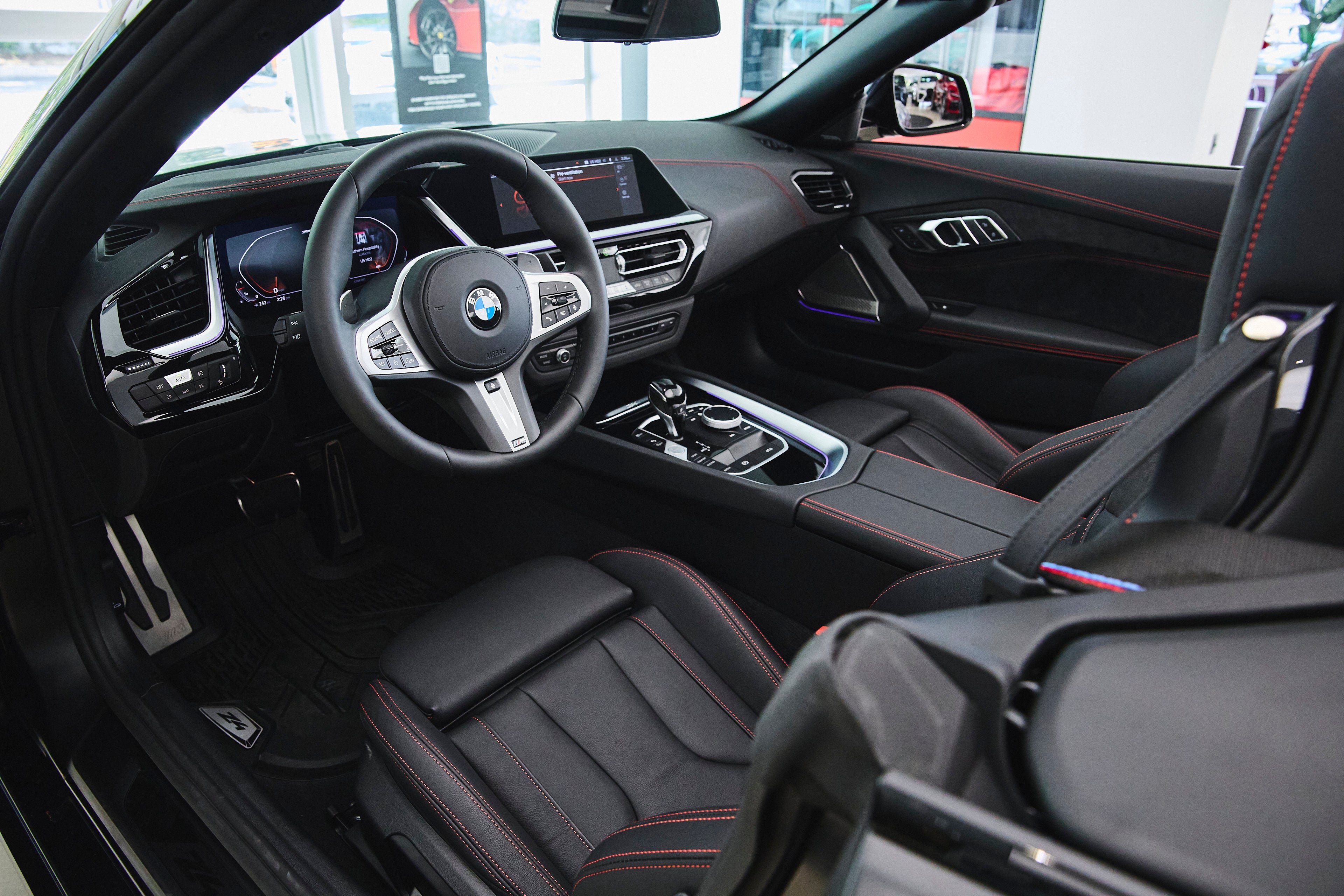 2026 BMW Z4 M40i - Photo 9