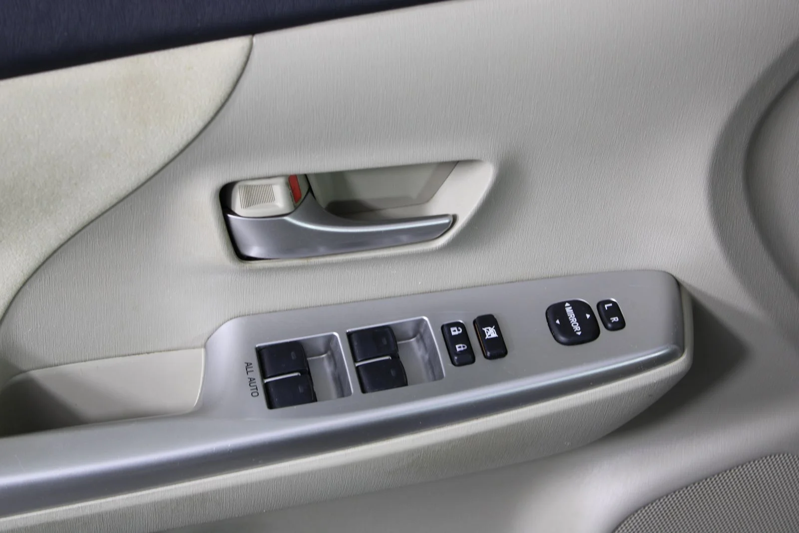 Used 2012 Blue Toyota Three image 24