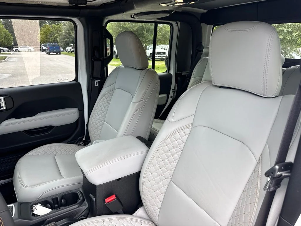 Certified Used 2023 Bright White Clearcoat Jeep Overland image 10