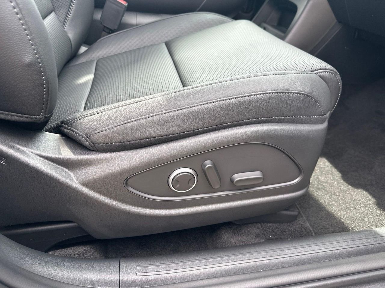 New 2026 Silver Hyundai Limited AWD image 40