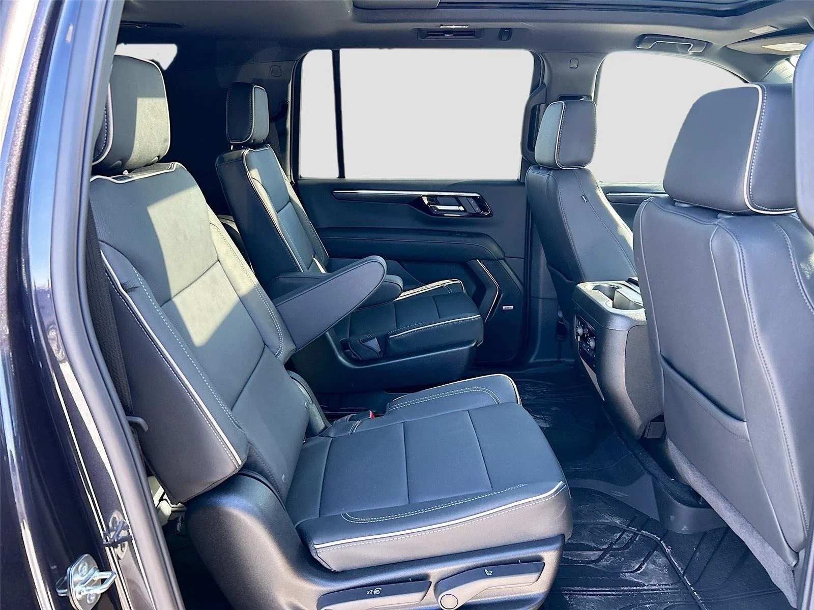 2026 Chevrolet Suburban Premier - Photo 30