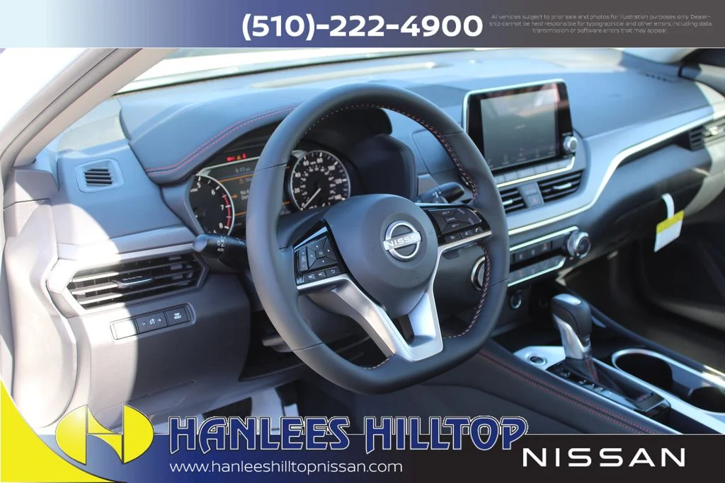 2025 Nissan Altima SR - Photo 11