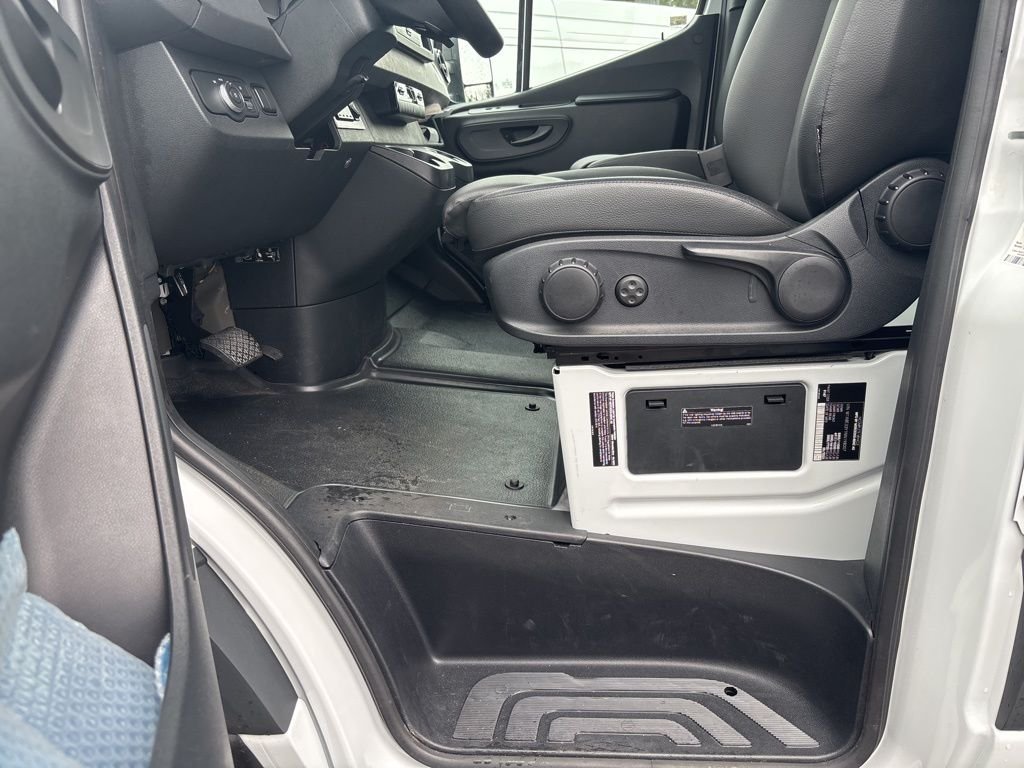 Used 2022 White Mercedes-Benz 144 Cab Chassis image 15