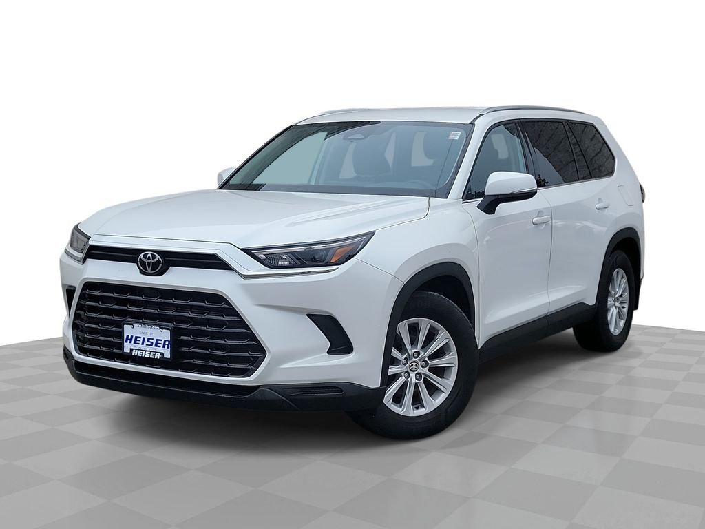 Used 2024  Toyota XLE image 1
