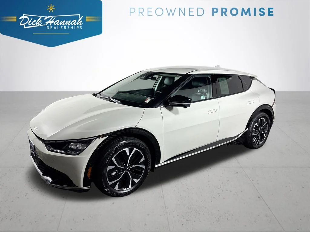 Used 2023 White Kia Wind image 1