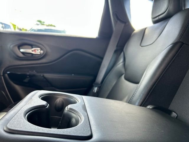 Used 2023 Gray Jeep Altitude image 40
