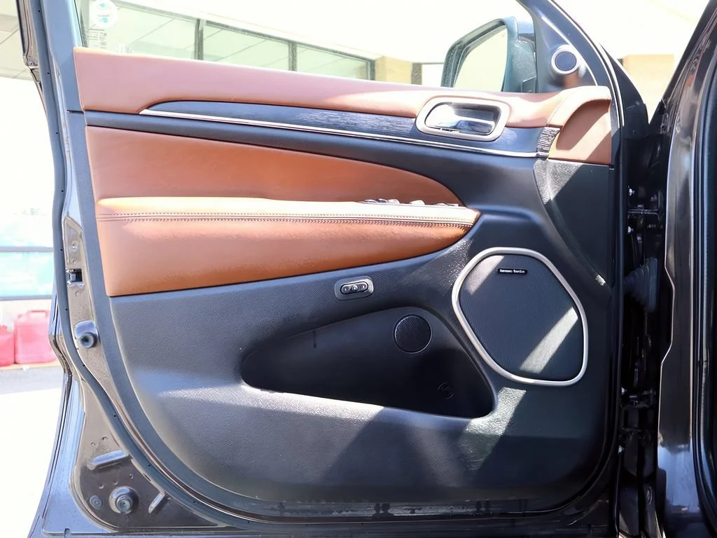 Used 2017 Luxury Brown Pearl Jeep Summit image 11