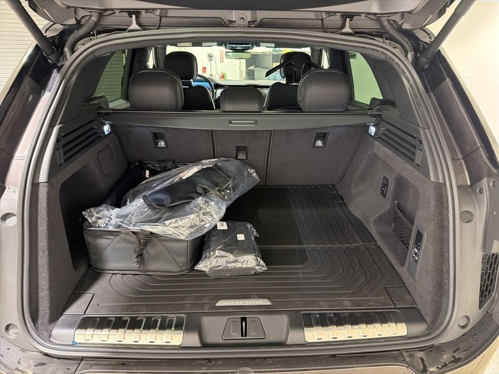 New 2026 Charente Grey Land Rover Dynamic SE P530 V8 image 29