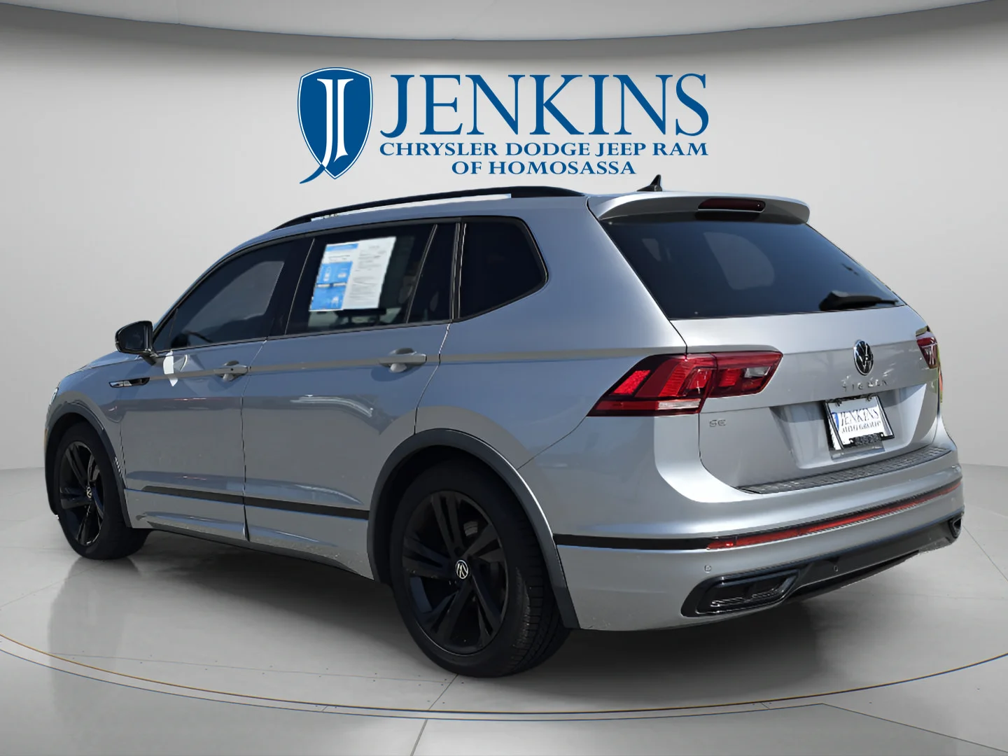 Used 2023 Pyrite Silver Metallic Volkswagen SE R-Line Black image 8