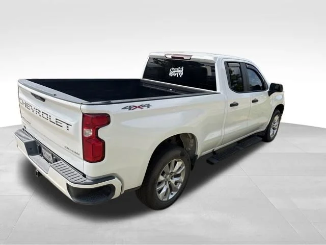 Used 2019 White Chevrolet Custom image 4
