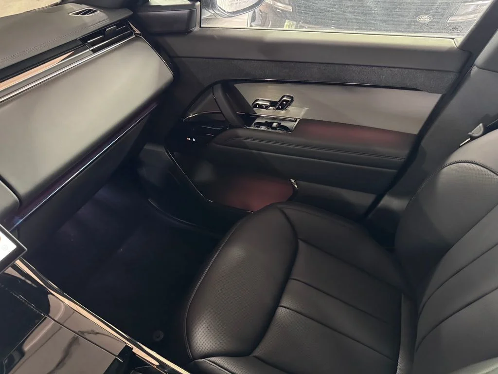 New 2026 Fuji White Land Rover SE image 23