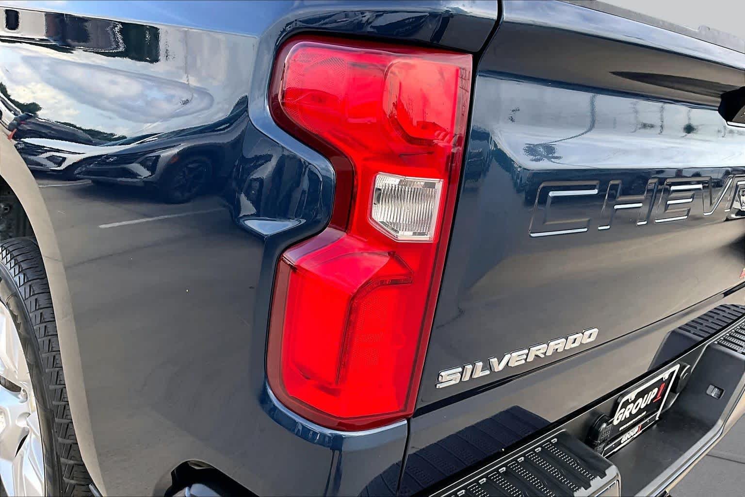 Used 2019 Northsky Blue Metallic Chevrolet Custom image 24