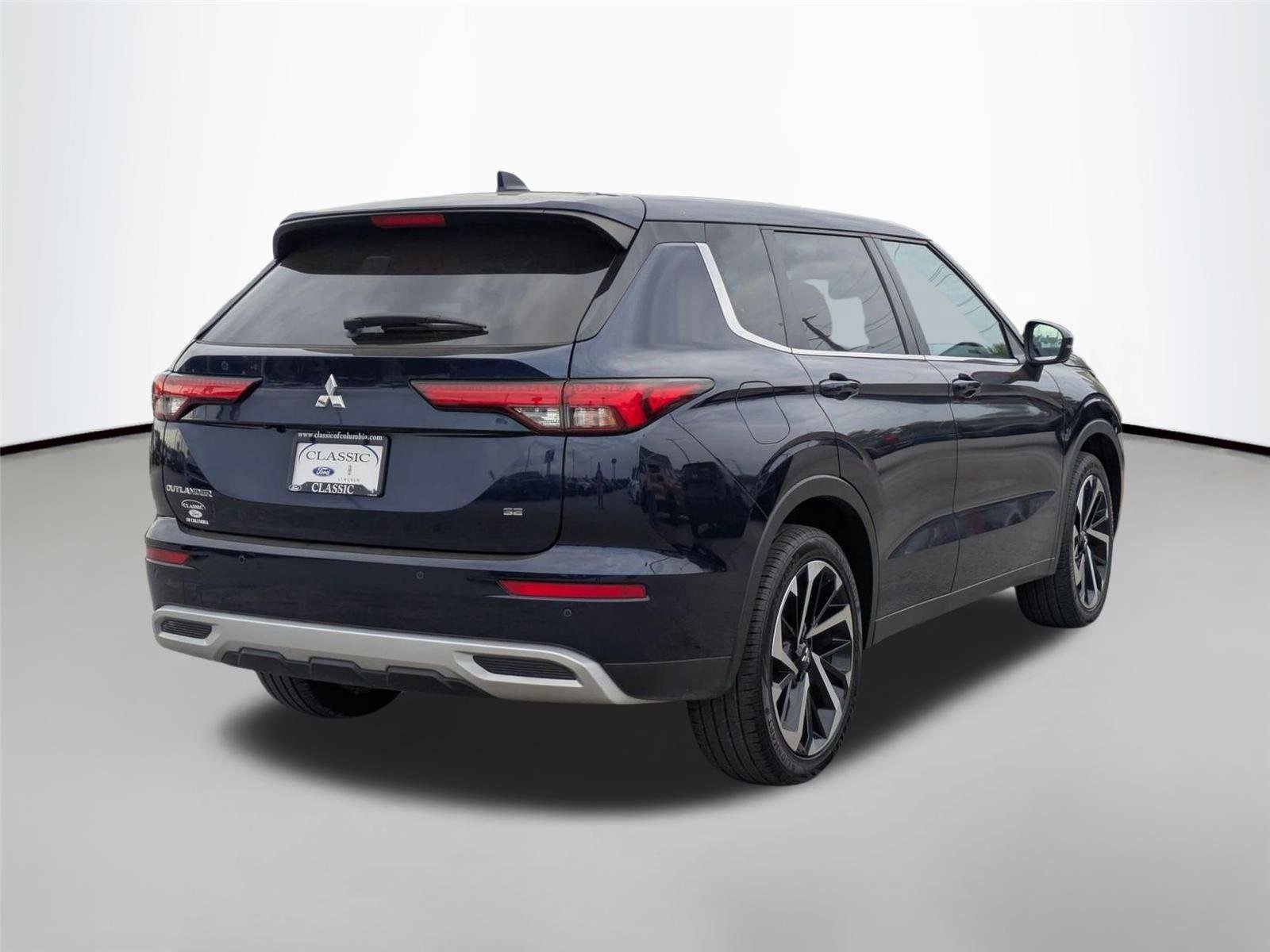 Used 2023 Cosmic Blue Metallic Mitsubishi SE image 5