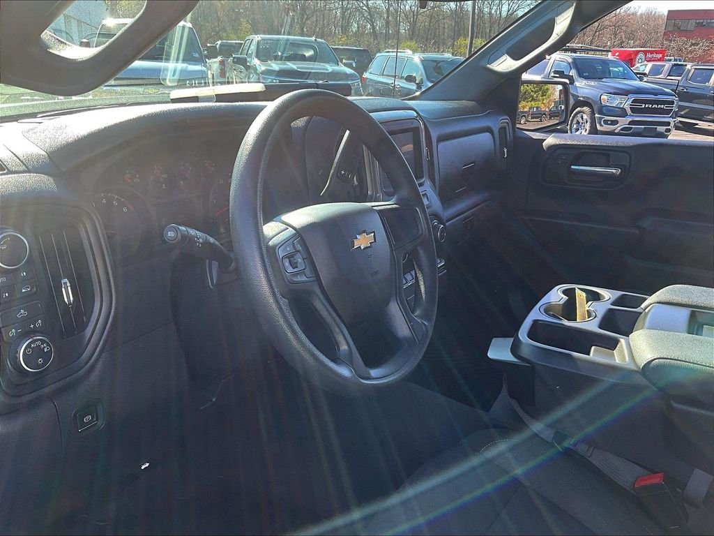 Used 2023 White Chevrolet Custom image 8