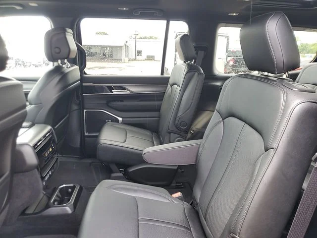 New 2026 Baltic-Gray Metallic Clear-Coat Exterior Paint Jeep  image 11