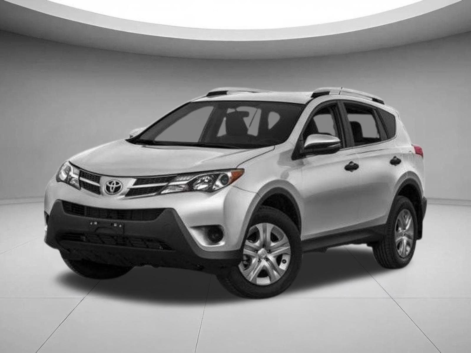 Used 2015 CLASSIC SILVER METALLIC TOYOTA LIMI image 1