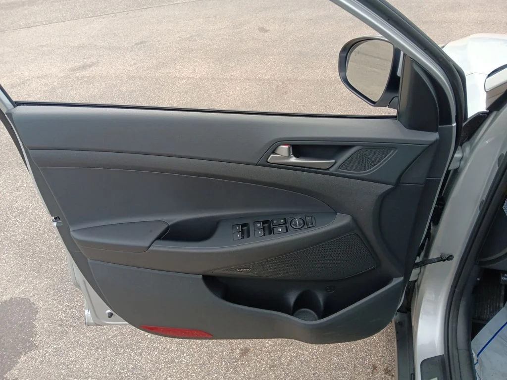 Used 2018 Molten Silver Hyundai Limited image 16