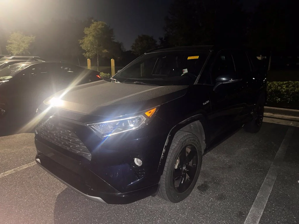 Used 2020  Toyota XSE image 2