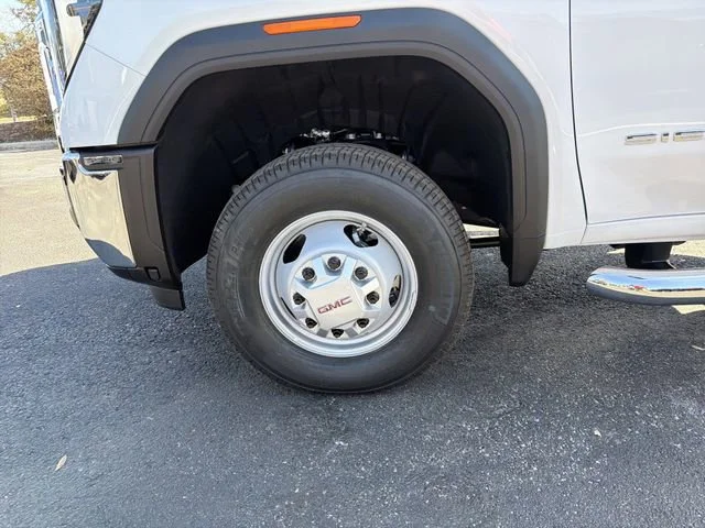New 2026 Summit White GMC Pro image 28