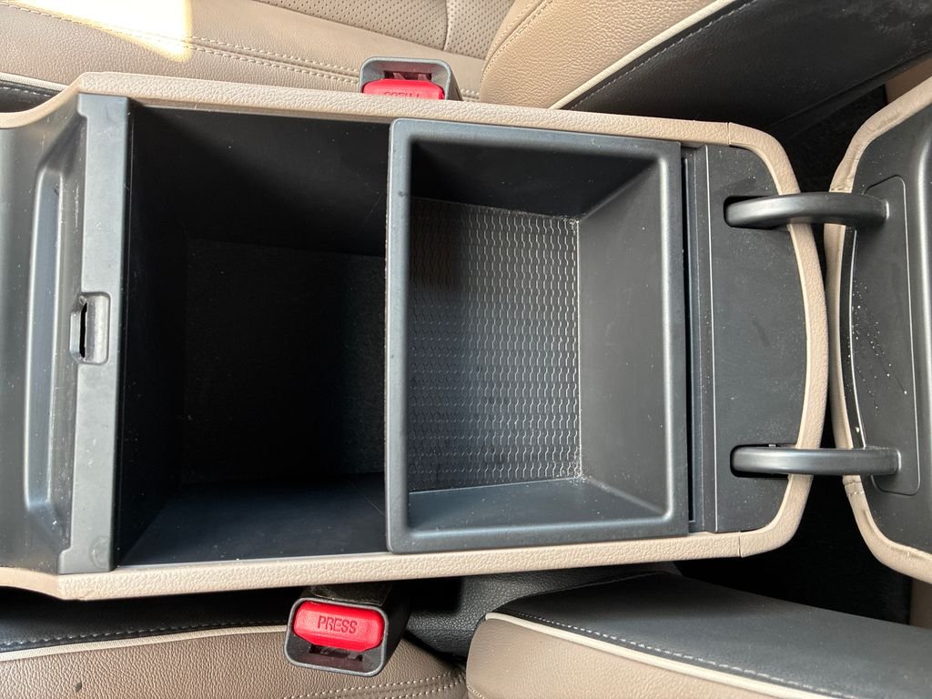Used 2019 Blue Hyundai Ultimate image 11