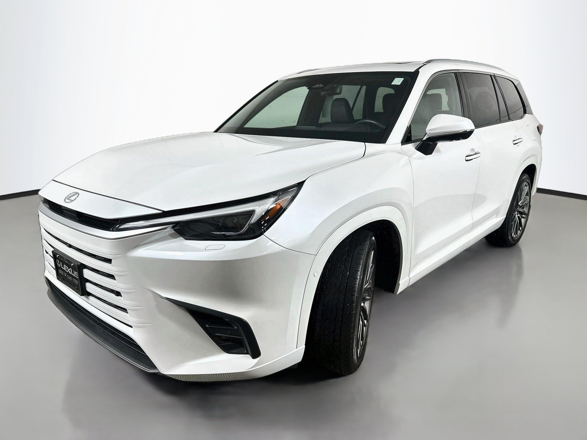 Certified Used 2025 Pearl Lexus 350 Luxury image 3