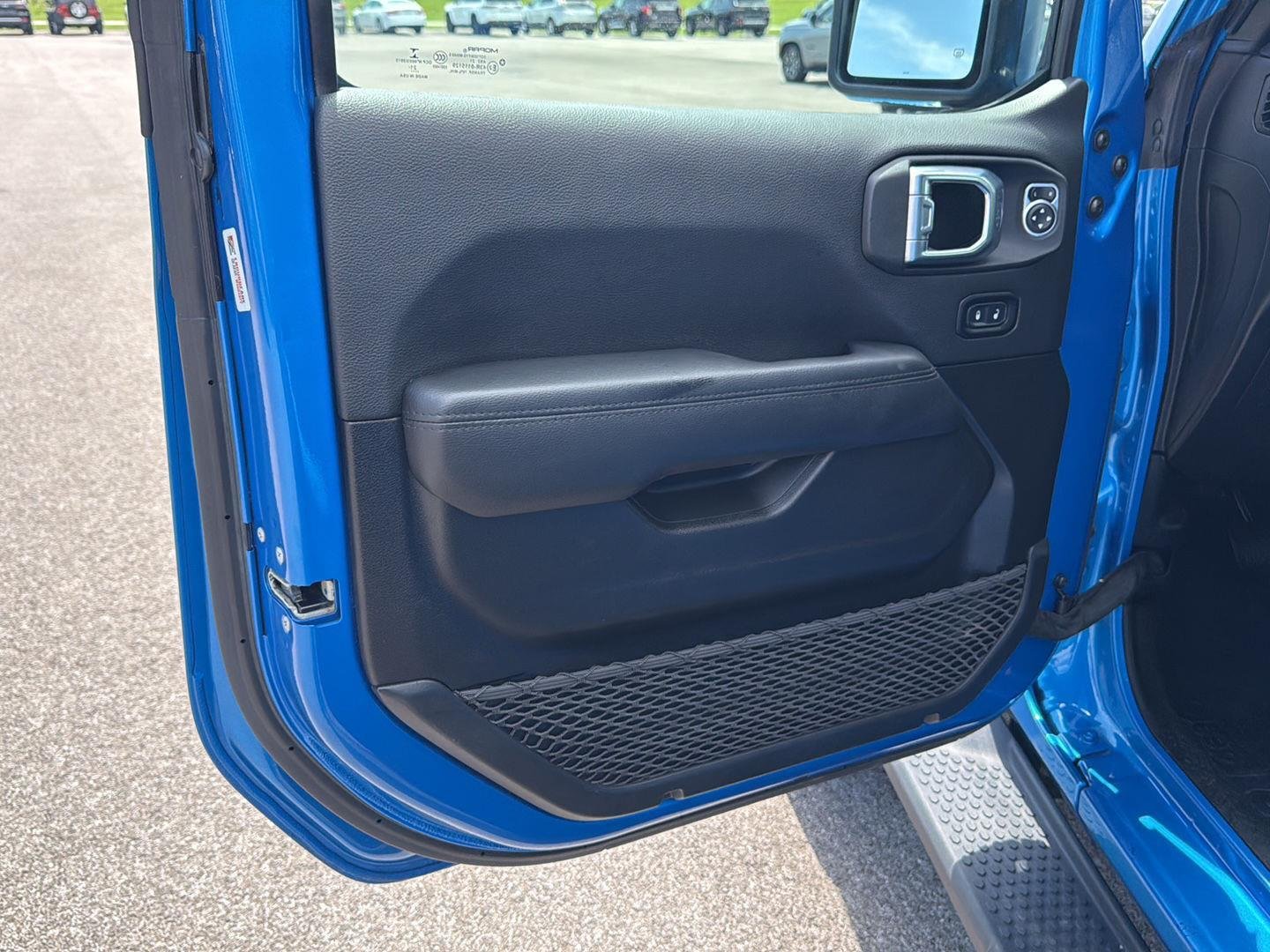 Used 2022 Hydro Blue Pearlcoat Jeep Unlimited Sahara Altitude image 19