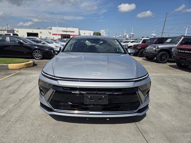 Used 2025 Aero Silver Hyundai SEL image 8