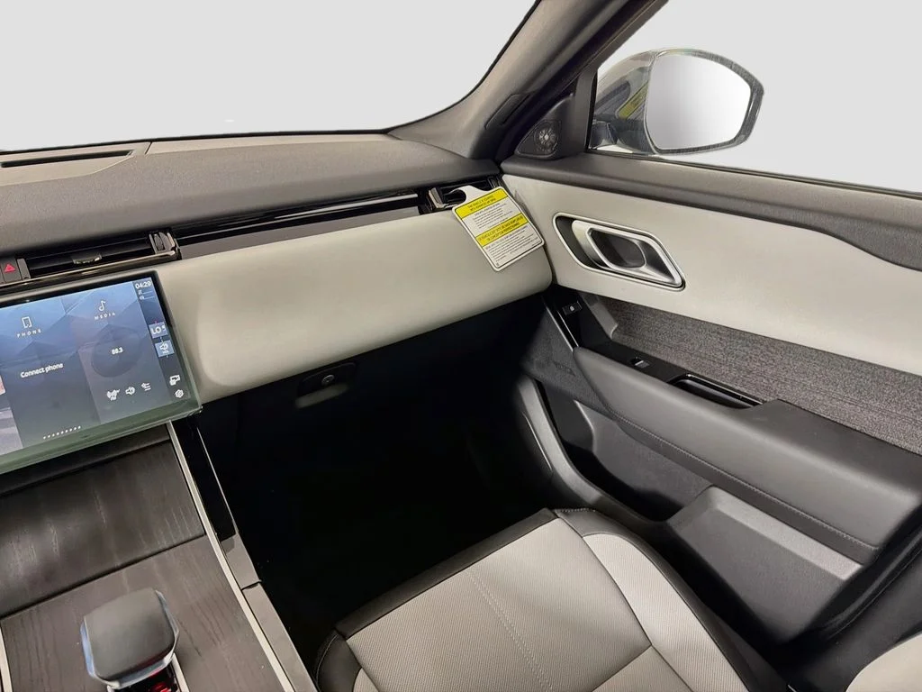New 2026 Arroios Grey Land Rover S image 25