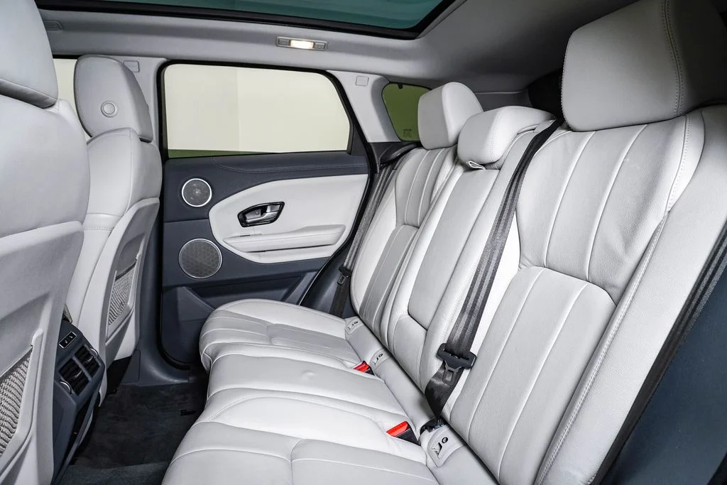 Used 2017 Fuji White Land Rover  image 17